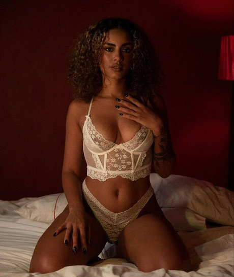 Francesca Lama nudes model pictures