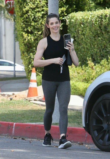 Ashley Greene art actress images