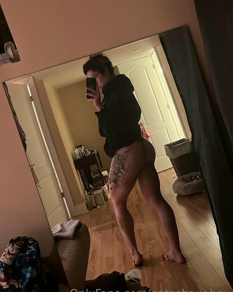 Natasha Aughey model erotic pic