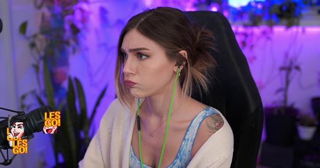 tattooed shemale onlyfans sexy nude images