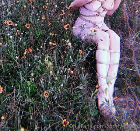 comfyqueen model art pictures