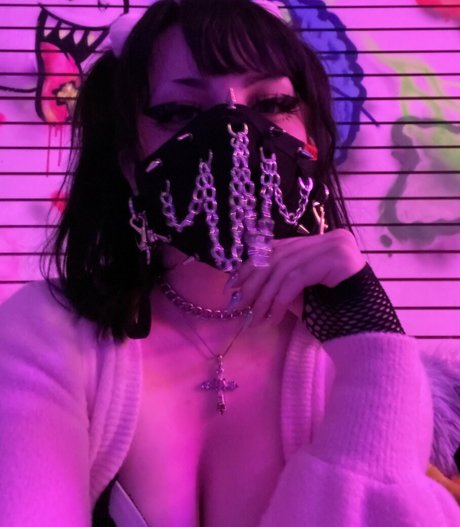 elliechii nude model photo