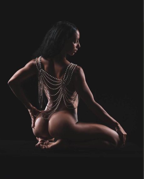 Laetitia Bouffard Roupe star free picture