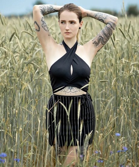 lisa hates you adult model archive