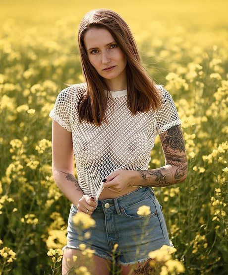 lisa hates you pornstar naked img