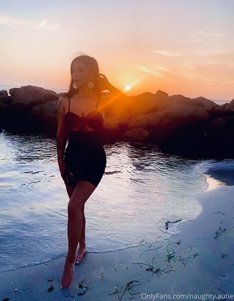 naughty autie top actress img