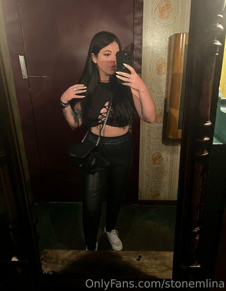 stonemlina sexy model image