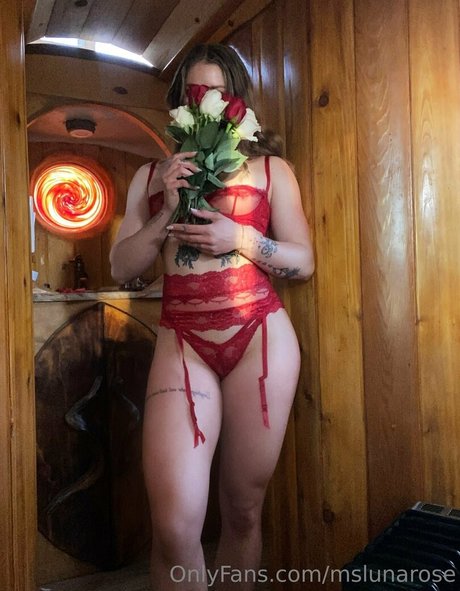 Mslunarose model naked photos