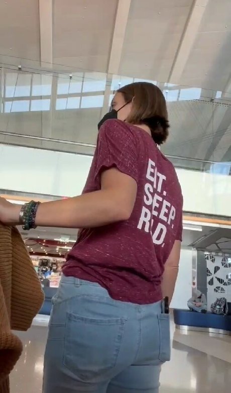 Ashley Victoria Robinson sexy model pics