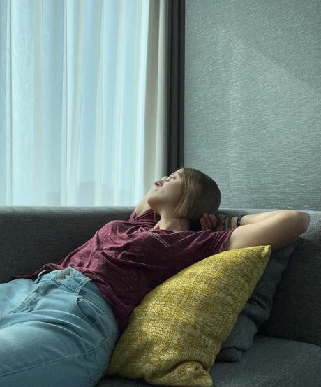 Ashley Victoria Robinson star pretty photo