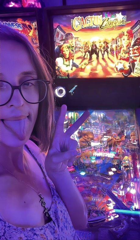 Ashley Victoria Robinson star beautiful pics