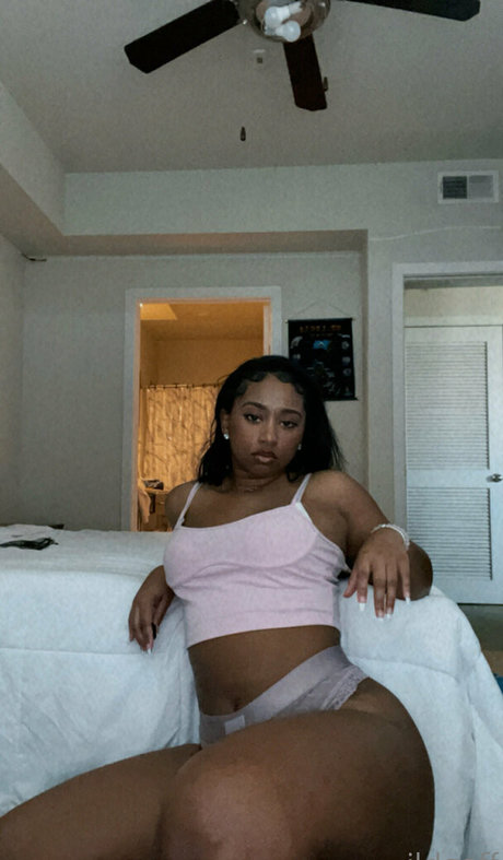 skinny blonde milf onlyfans naked pic