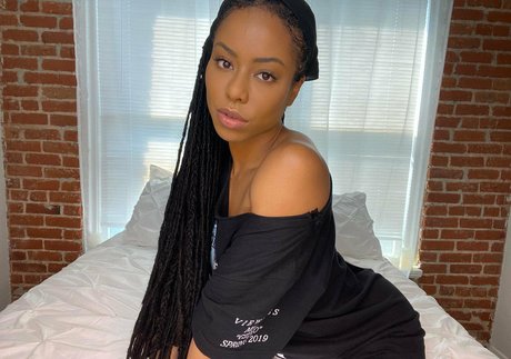 thekiranoir nude model img