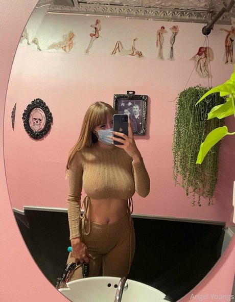 Angelyoungsxxx pornstar exclusive gallery