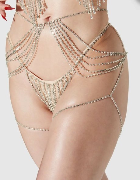 Miss Mosh top star gallery