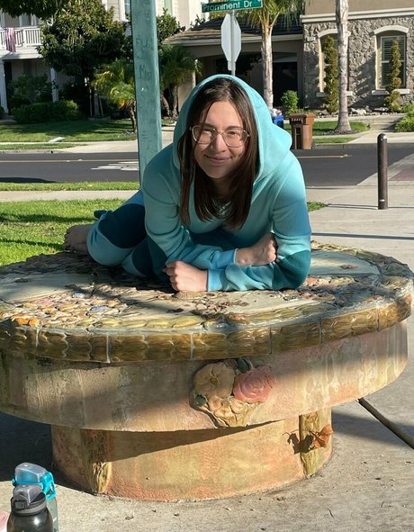 lillylovespenisland erotic actress img