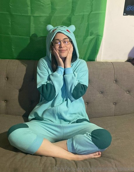 lillylovespenisland nice pornstar photo