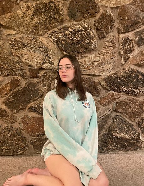 lillylovespenisland top actress img