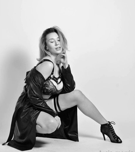 lucia morris high quality model pics