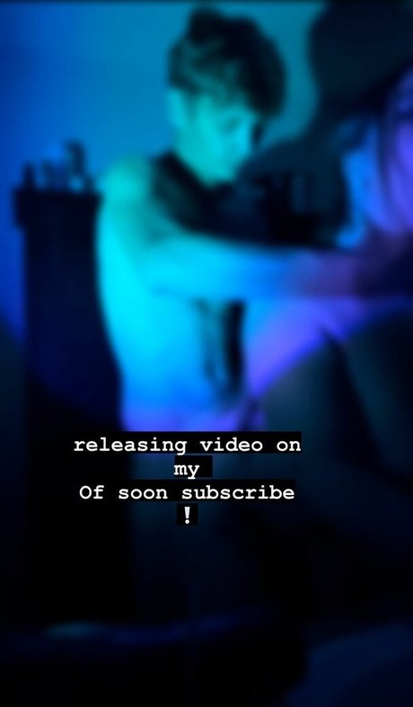 Rialovesyu model nude picture