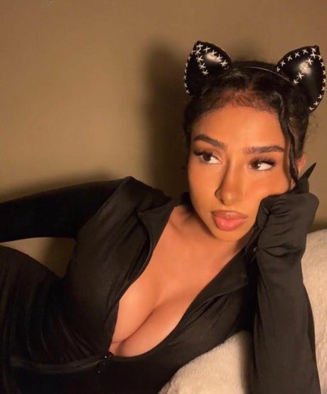 FaZe Kani nice pornstar img