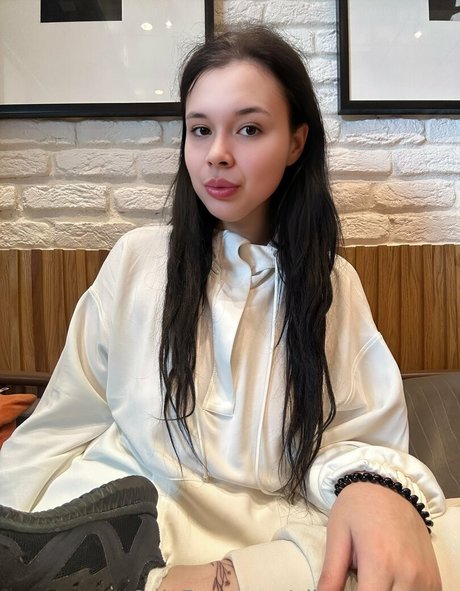 alice wood vip free actress img