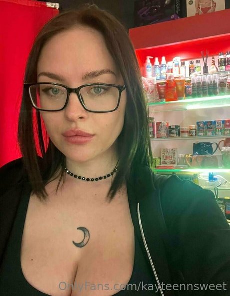 kayteennsweet model naked photo