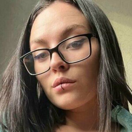 curvy muscle onlyfans free naked pic