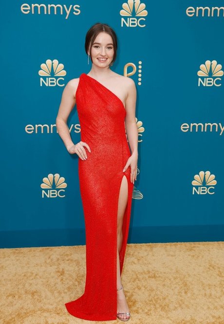 Kaitlyn Dever top pornstar images