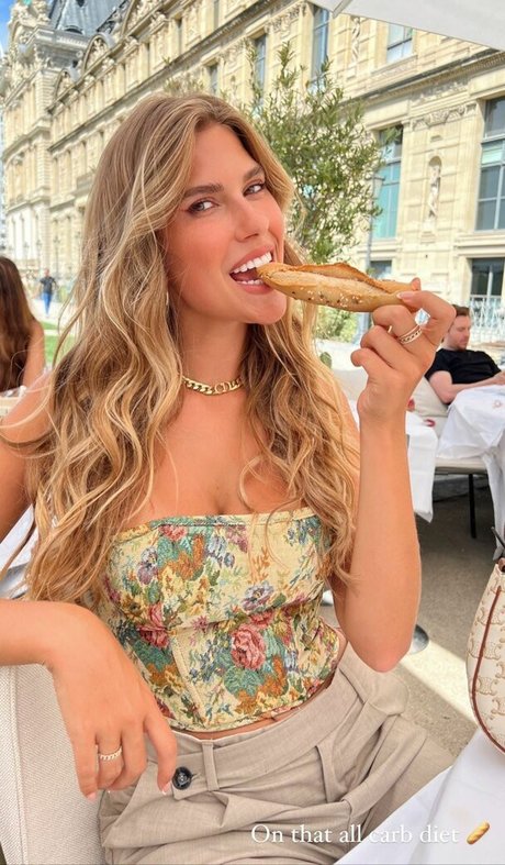 blonde shemale onlyfans beautiful naked picture