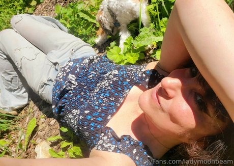 ladymoonbeam pretty model pic