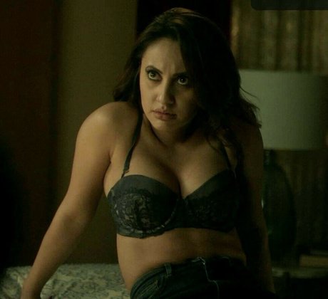 Francia Raisa nice actress galleries