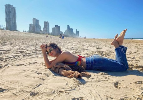 Victoria Justice model nude img