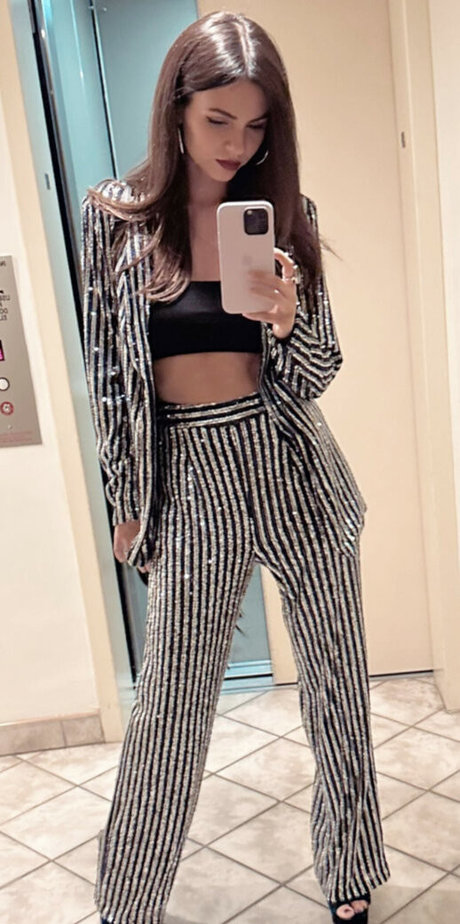 hooters onlyfans beautiful porn photo