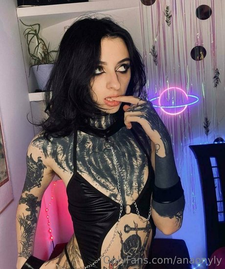 anaonyly model adult pictures