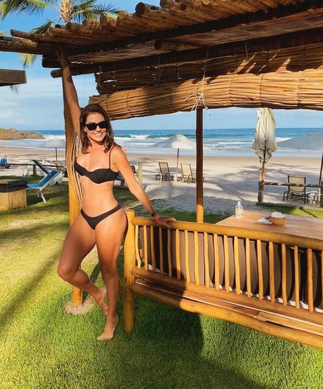 Deborah Secco free model gallery