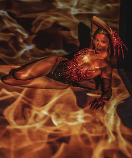 Deborah Secco star perfect pics