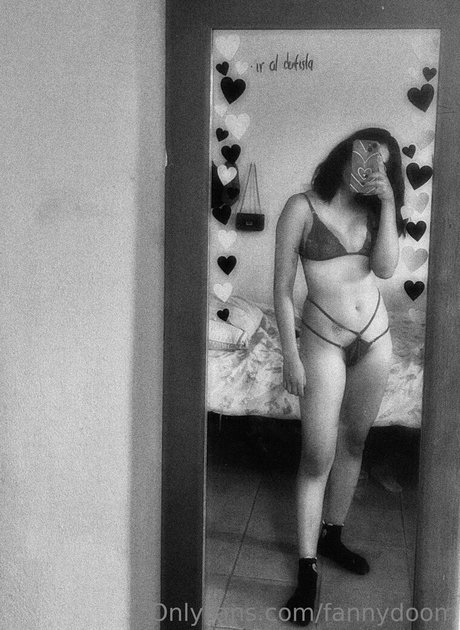 fannydoom naked model photos