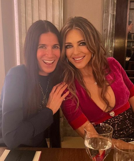 Elizabeth Hurley star nice images