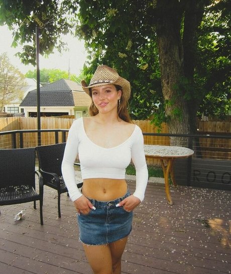 tattooed shemale onlyfans sexy naked pictures