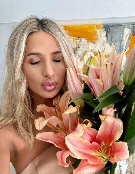 tina ts naked actress pictures