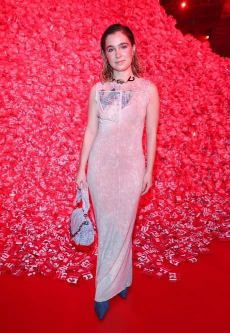 Haley Lu Richardson naked star picture