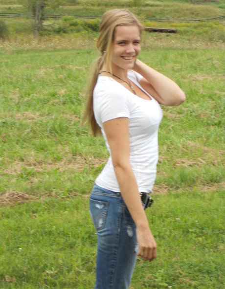 Candie CaneMFC model naked picture