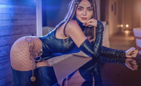 Nyvi Estephan model hd images