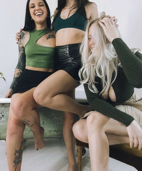 luizaconlaz sexy pornstar galleries