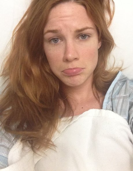 Courtney Hope exclusive star image