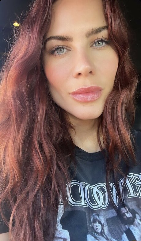 Courtney Hope adult actress galleries