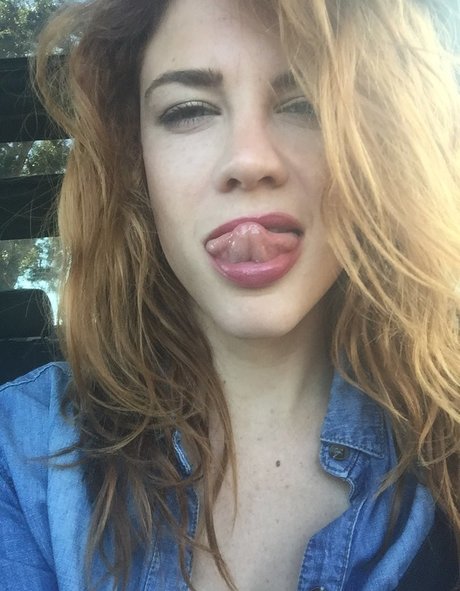 Courtney Hope xxx model picture