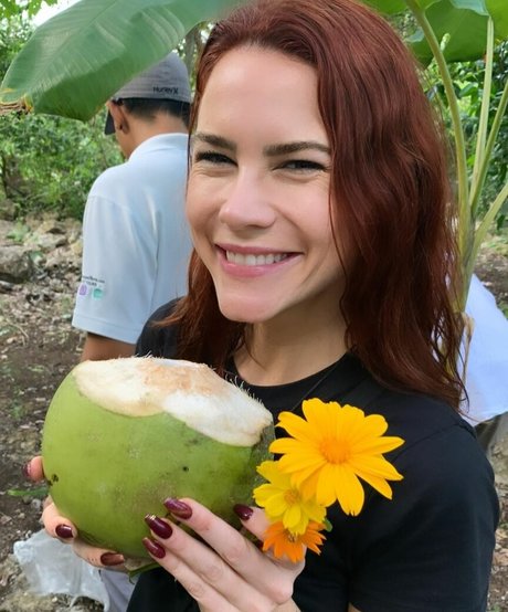 Courtney Hope perfect star gallery