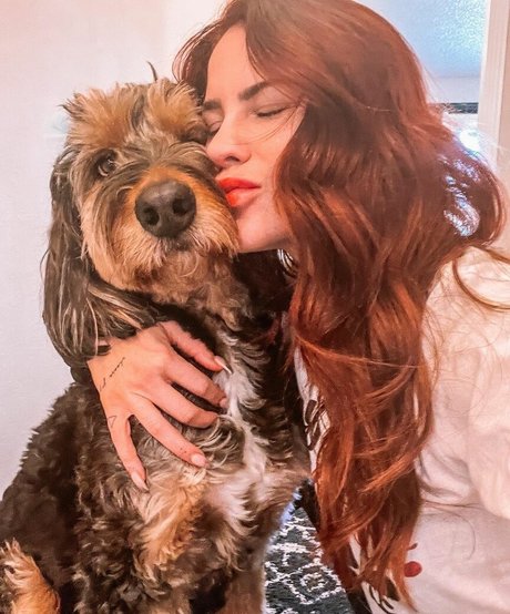 Courtney Hope hot actress photos